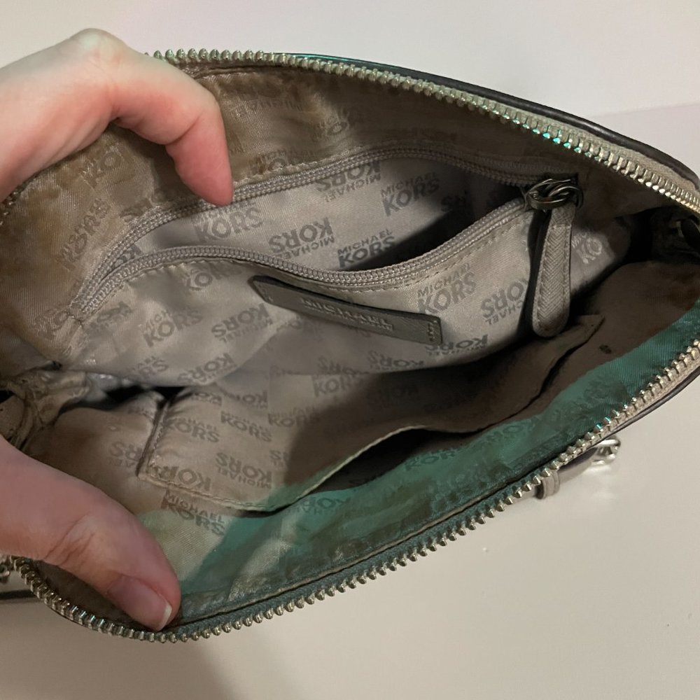 MICHAEL KORS Silver / Grey Leather Crossbody Bag Purse with Silver Hardware - Picture 7 of 10